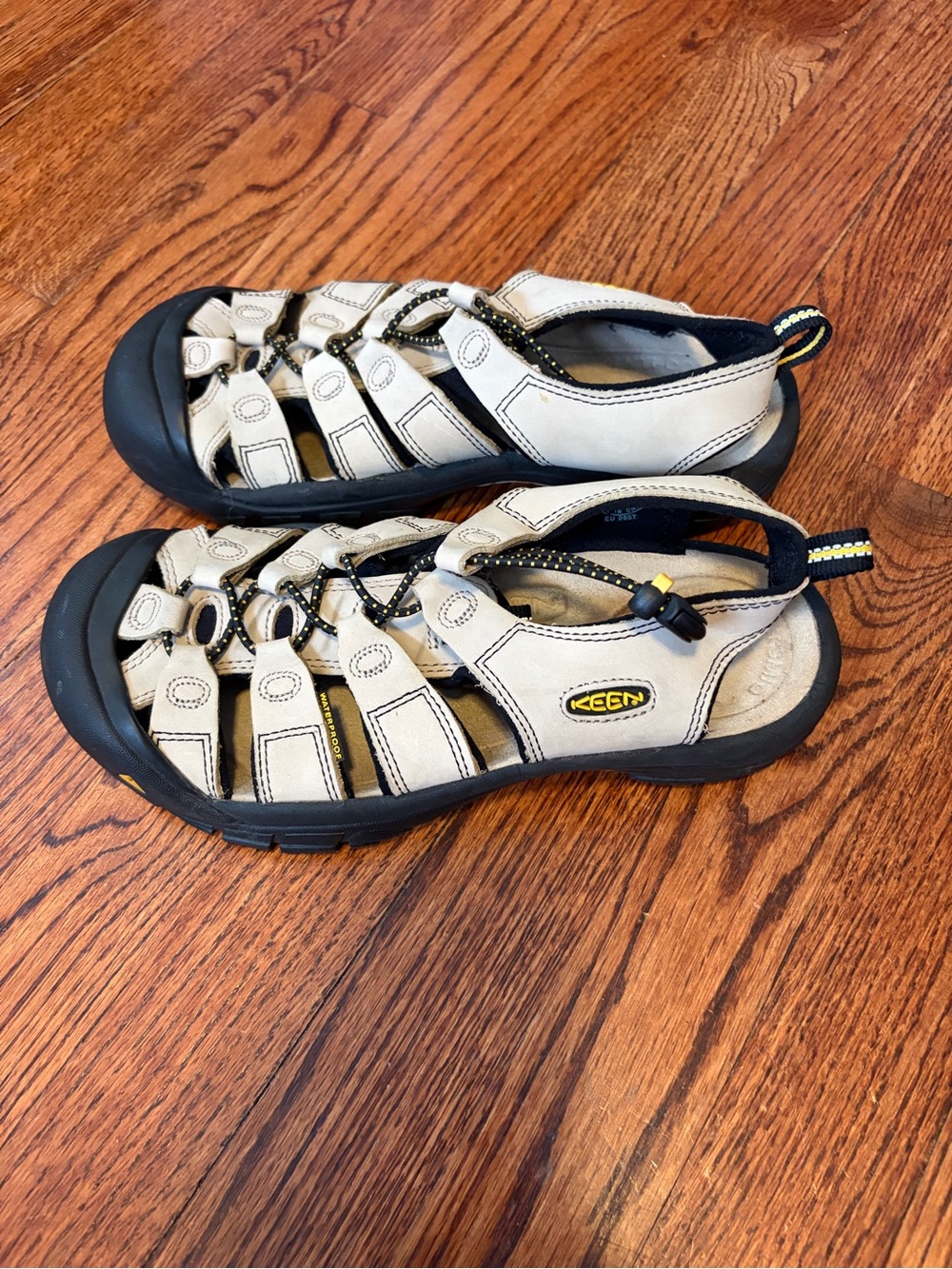 Keen 8.5 Womens Newport H2 Closed Toe Waterproof Sandals Adjustable Beige Black - Picture 4 of 9